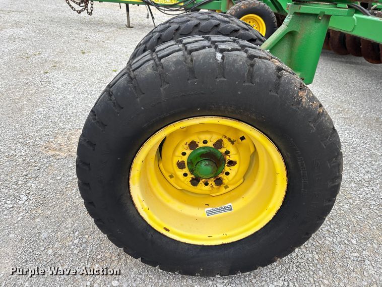 image for item DU0413 2005 John Deere 1890 air seeder