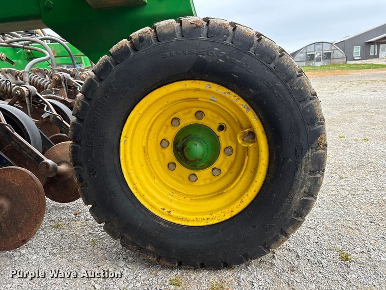 image for item DU0413 2005 John Deere 1890 air seeder