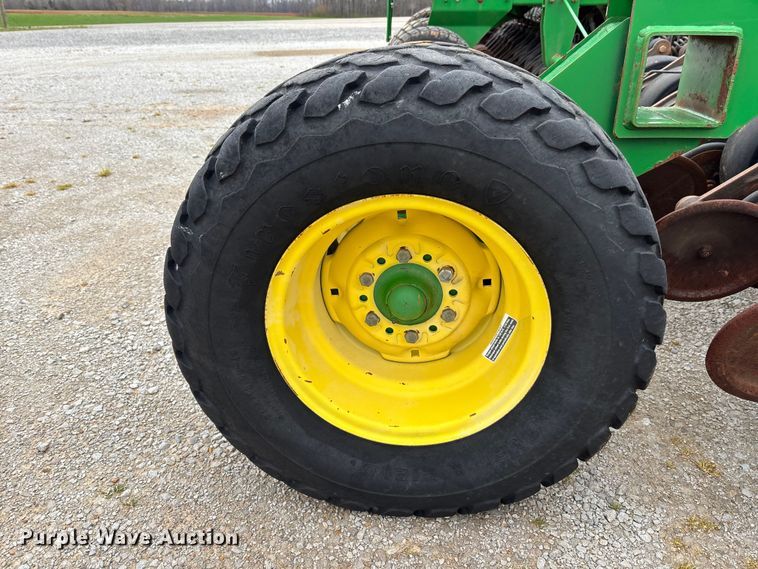 image for item DU0413 2005 John Deere 1890 air seeder