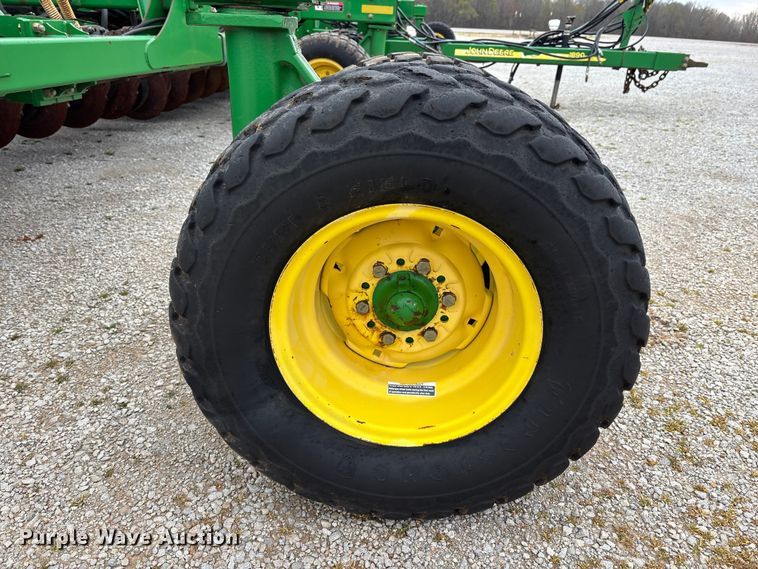 image for item DU0413 2005 John Deere 1890 air seeder