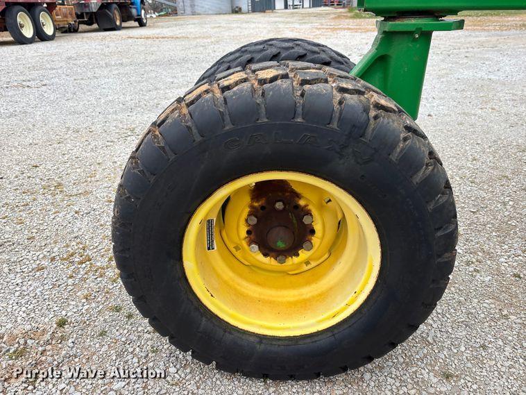 image for item DU0413 2005 John Deere 1890 air seeder