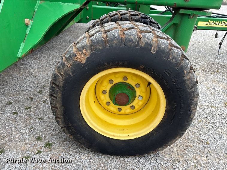 image for item DU0413 2005 John Deere 1890 air seeder