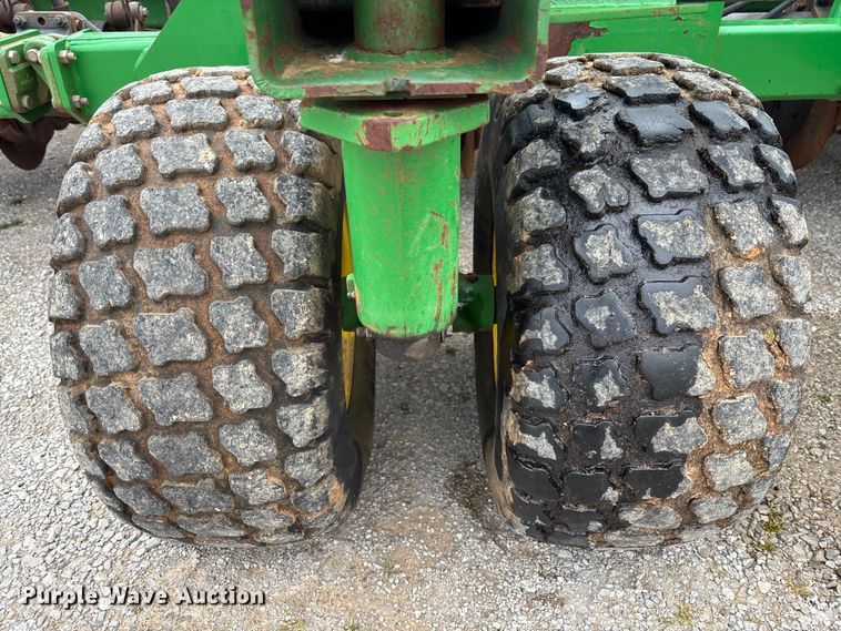 image for item DU0413 2005 John Deere 1890 air seeder