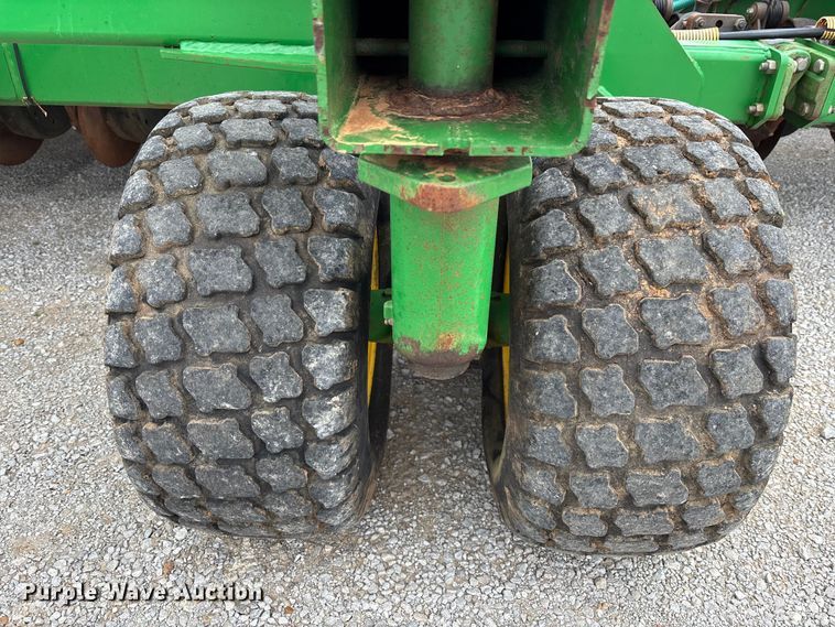 image for item DU0413 2005 John Deere 1890 air seeder