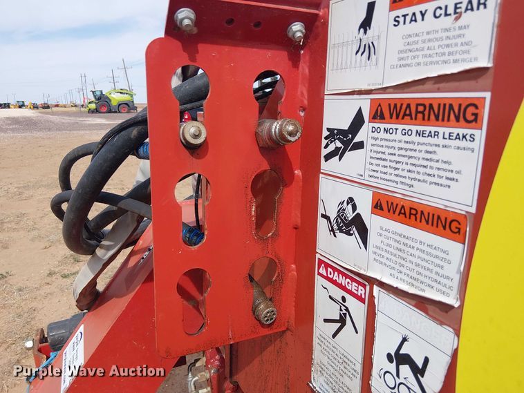 image for item DU3120 H&S Tri-Flex 6135 hay merger