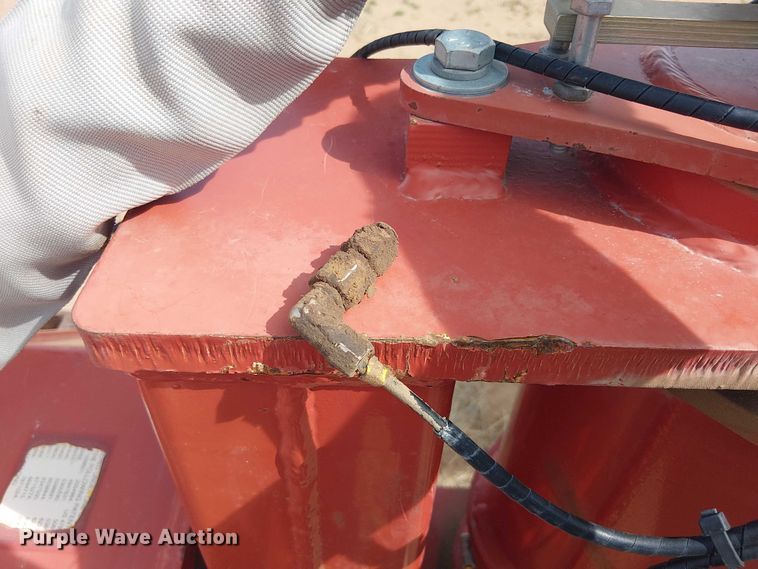 image for item DU3120 H&S Tri-Flex 6135 hay merger