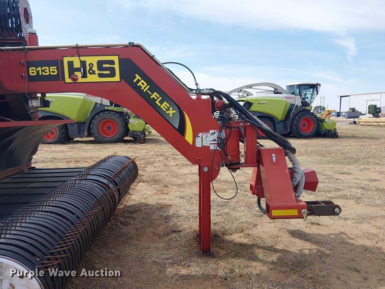 image for item DU3120 H&S Tri-Flex 6135 hay merger