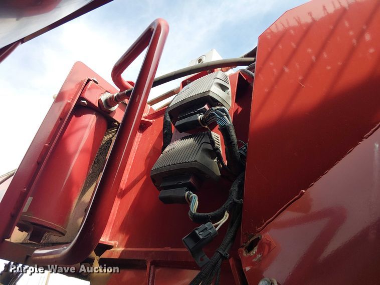 image for item DU3120 H&S Tri-Flex 6135 hay merger