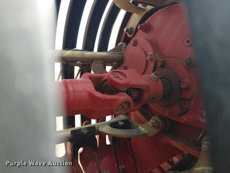 image for item DU3120 H&S Tri-Flex 6135 hay merger