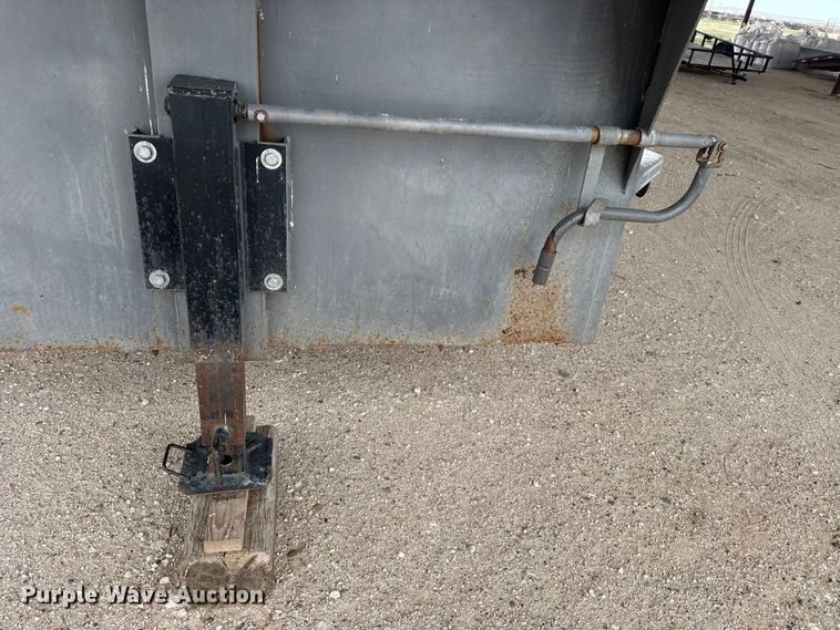 image for item DZ5353 2009 Parker livestock trailer