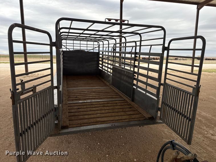 image for item DZ5353 2009 Parker livestock trailer