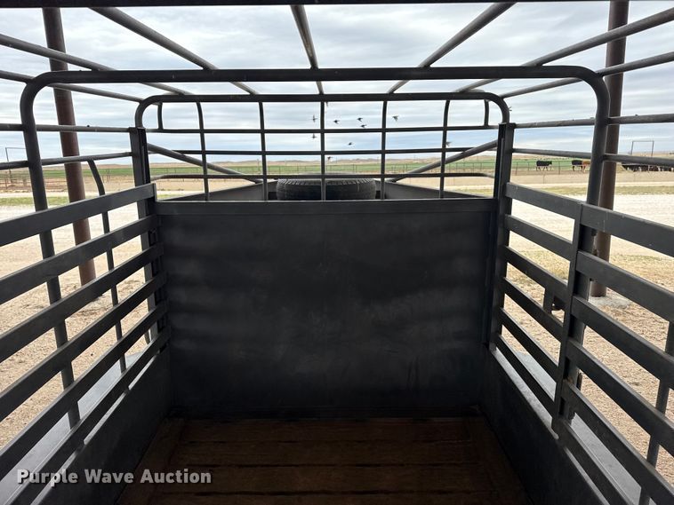 image for item DZ5353 2009 Parker livestock trailer