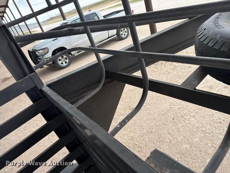 image for item DZ5353 2009 Parker livestock trailer