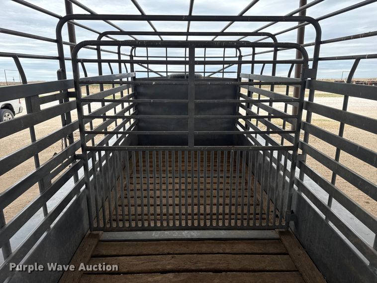 image for item DZ5353 2009 Parker livestock trailer