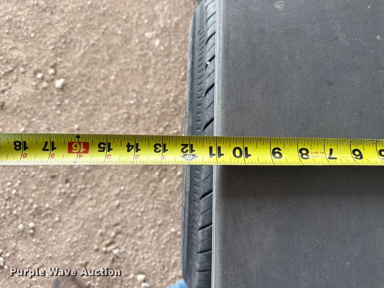 image for item DZ5353 2009 Parker livestock trailer