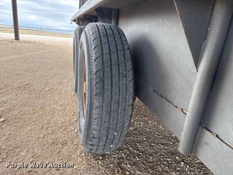 image for item DZ5353 2009 Parker livestock trailer