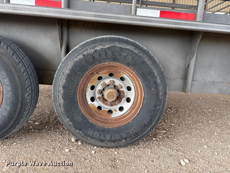 image for item DZ5353 2009 Parker livestock trailer