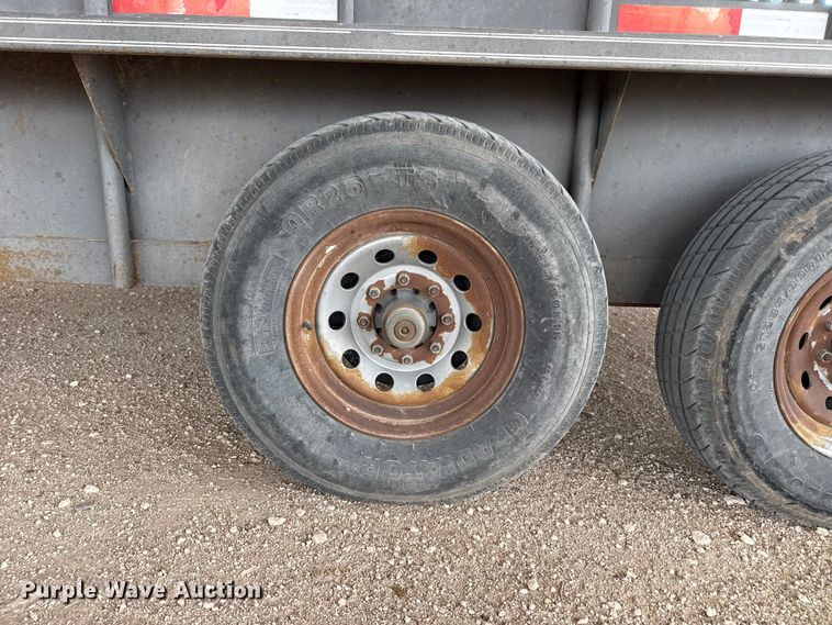 image for item DZ5353 2009 Parker livestock trailer