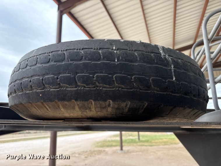 image for item DZ5353 2009 Parker livestock trailer