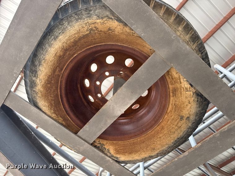 image for item DZ5353 2009 Parker livestock trailer