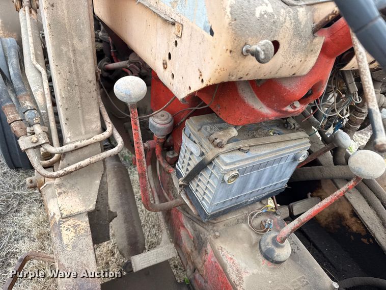 image for item DZ5372 Case 530 tractor