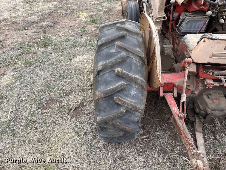 image for item DZ5372 Case 530 tractor