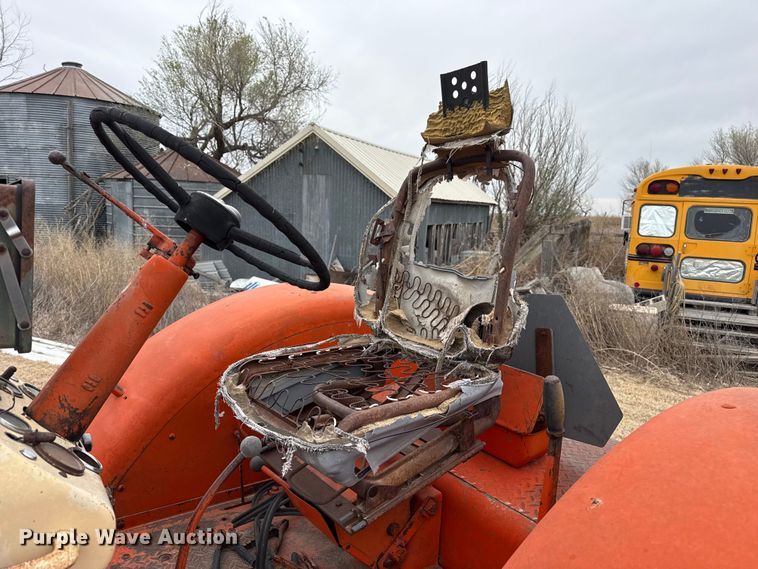 image for item DZ5374 Case 930 tractor