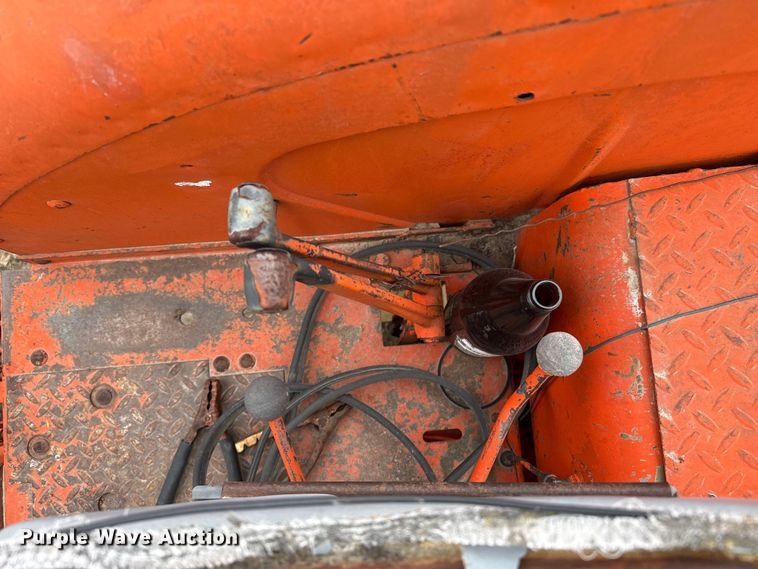 image for item DZ5374 Case 930 tractor