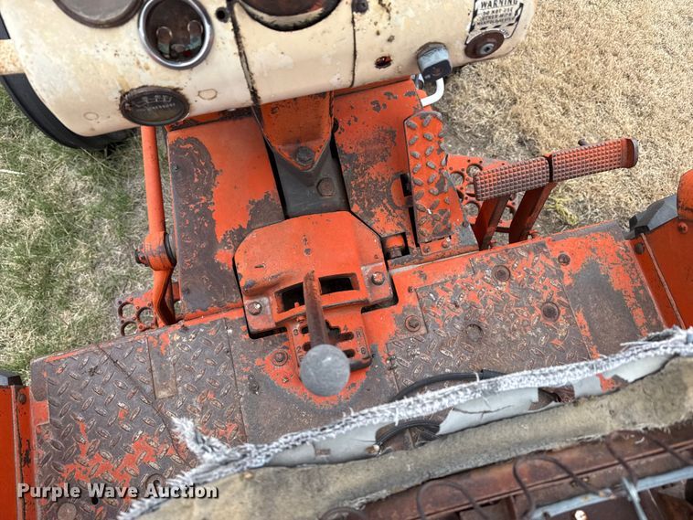 image for item DZ5374 Case 930 tractor