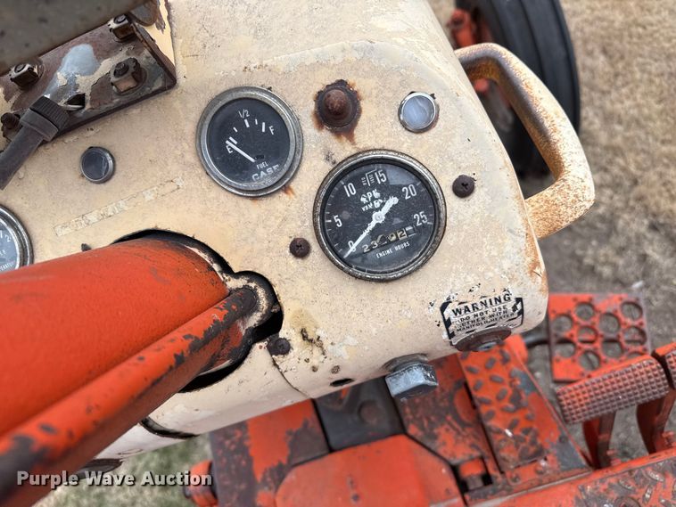 image for item DZ5374 Case 930 tractor