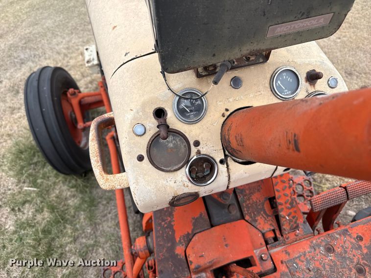 image for item DZ5374 Case 930 tractor