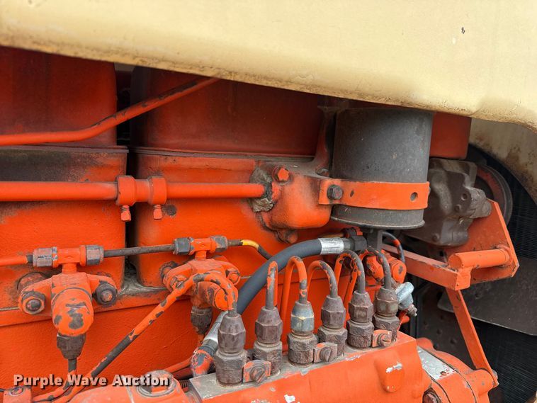 image for item DZ5374 Case 930 tractor