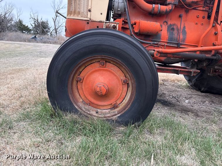 image for item DZ5374 Case 930 tractor