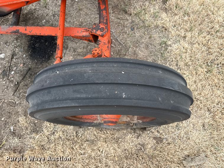 image for item DZ5374 Case 930 tractor