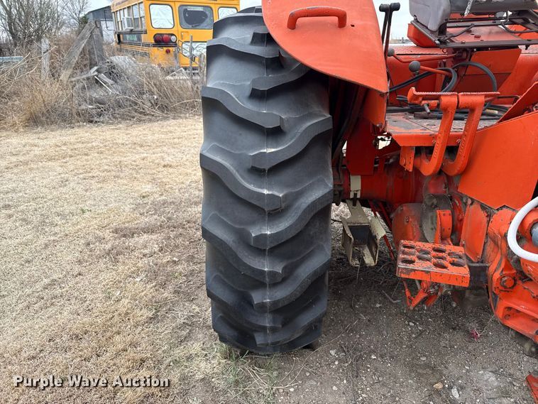 image for item DZ5374 Case 930 tractor