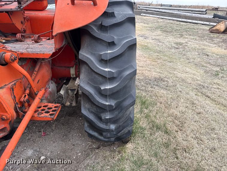 image for item DZ5374 Case 930 tractor