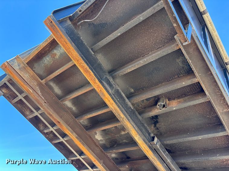 image for item EA4568 2004 Chevrolet C8500 grain truck