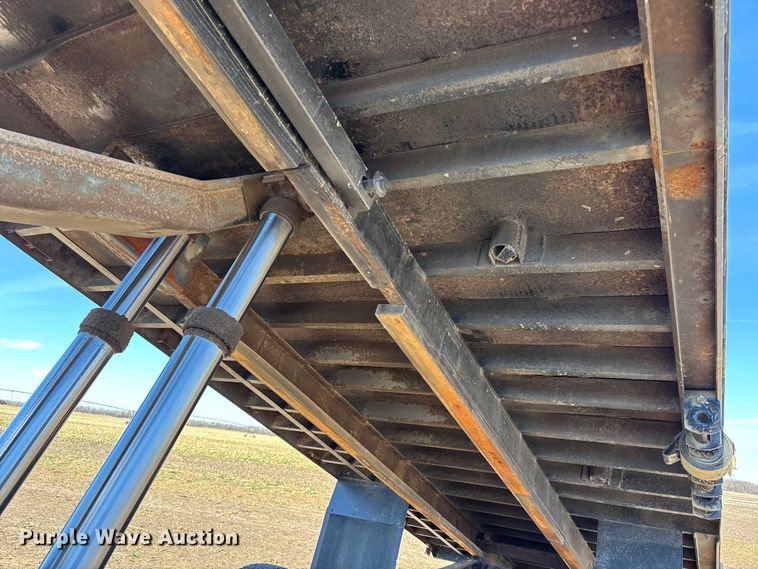 image for item EA4568 2004 Chevrolet C8500 grain truck