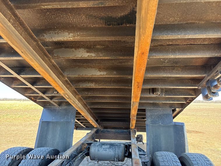 image for item EA4568 2004 Chevrolet C8500 grain truck