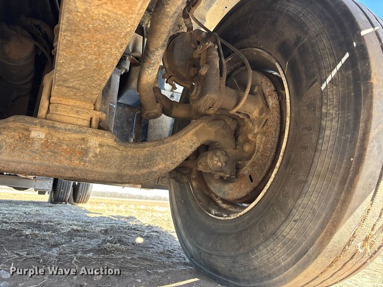 image for item EA4568 2004 Chevrolet C8500 grain truck