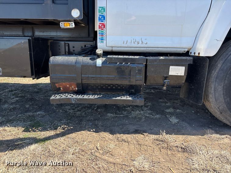 image for item EA4568 2004 Chevrolet C8500 grain truck