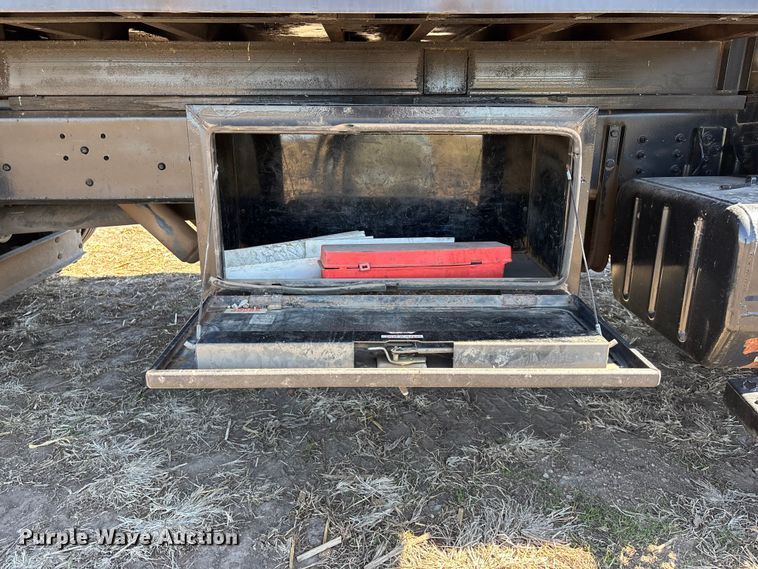 image for item EA4568 2004 Chevrolet C8500 grain truck