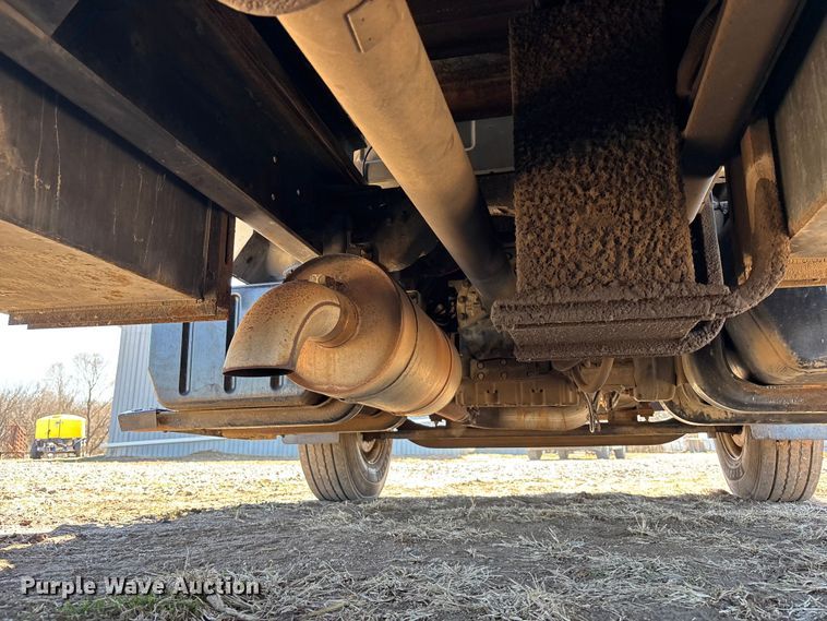 image for item EA4568 2004 Chevrolet C8500 grain truck