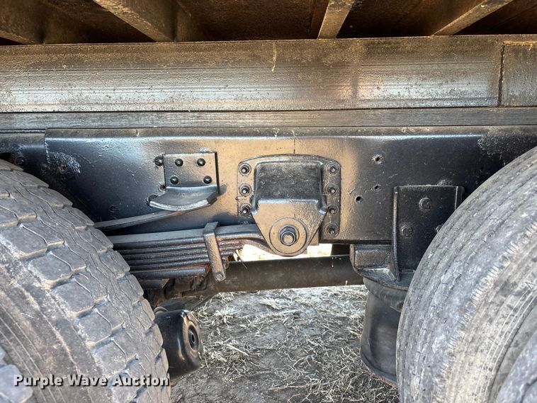 image for item EA4568 2004 Chevrolet C8500 grain truck