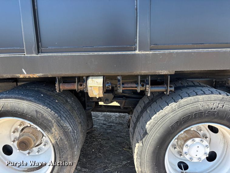 image for item EA4568 2004 Chevrolet C8500 grain truck