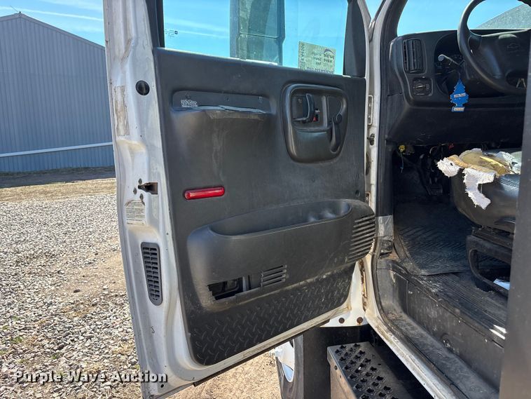 image for item EA4568 2004 Chevrolet C8500 grain truck