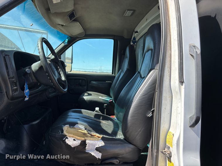 image for item EA4568 2004 Chevrolet C8500 grain truck