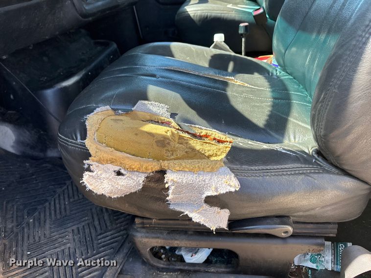 image for item EA4568 2004 Chevrolet C8500 grain truck