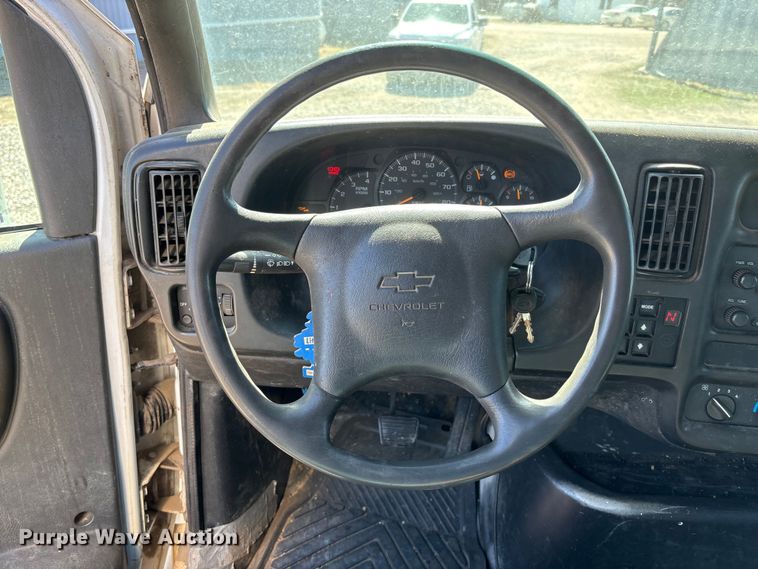 image for item EA4568 2004 Chevrolet C8500 grain truck