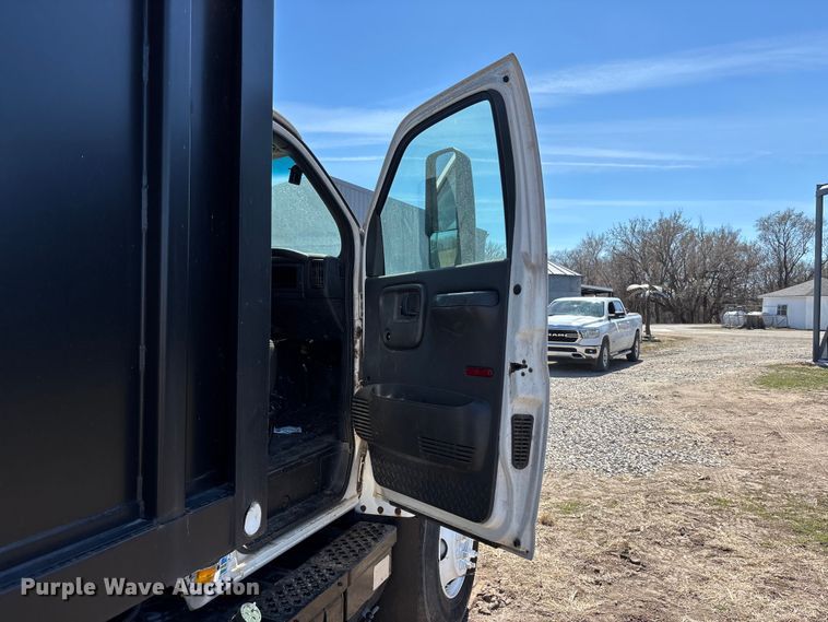 image for item EA4568 2004 Chevrolet C8500 grain truck